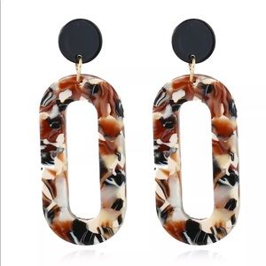 •nwt• acrylic geometric fashion earrings